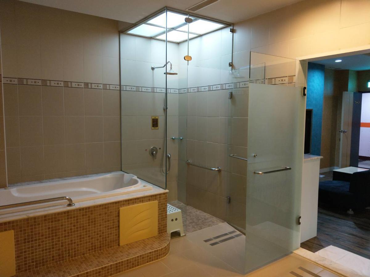 Lisa Motel Kaohsiung Dış mekan fotoğraf